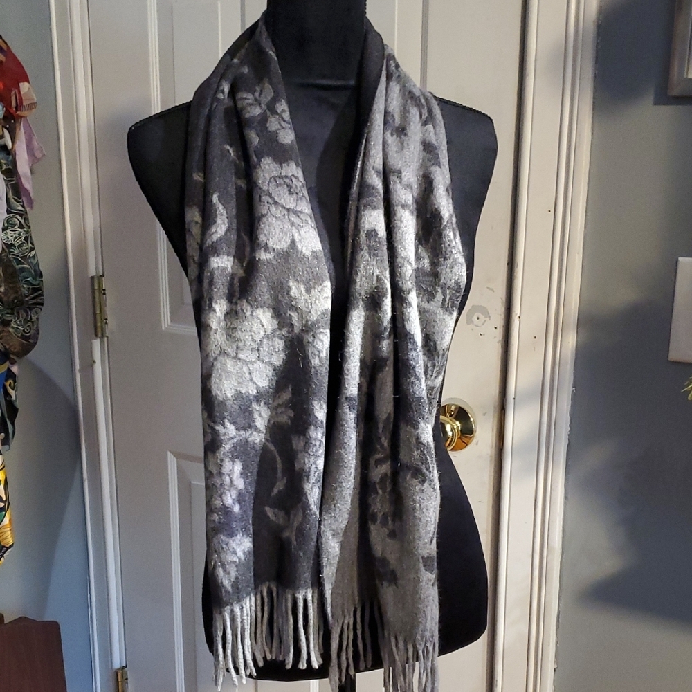 Sutton Studio Gray Patterned Scarf - image 3